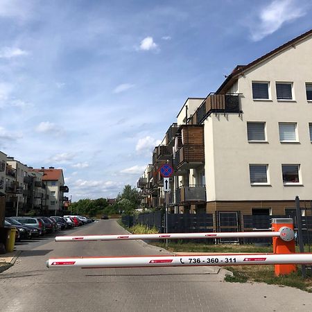 Urocze Mieszkanie Z Ogrodkiem I Bezplatny Parking Wroclaw Exterior photo